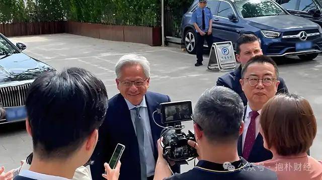 蓝莓市场外汇公司贵州万峰林跑团建团5周年庆典活动举行